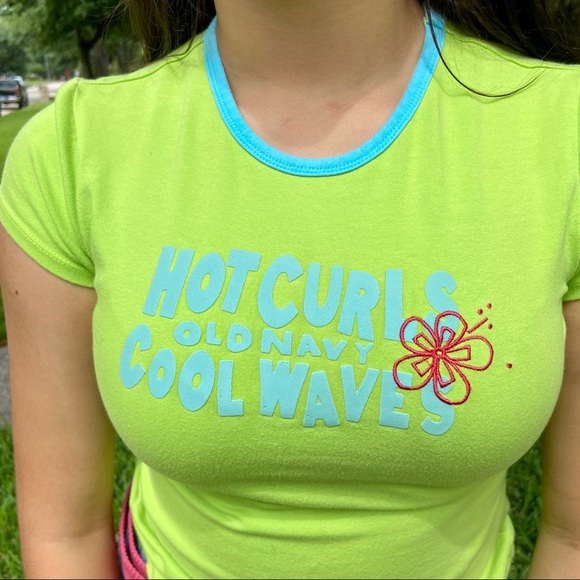 Early 2000s Old Navy Tee 🍏 - Picture 7 of 16